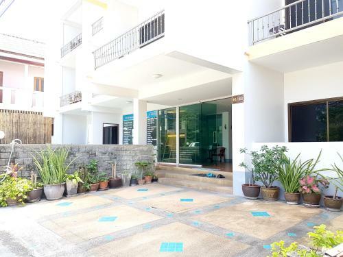 Hotel Deng's Kamala Beach Guesthouse