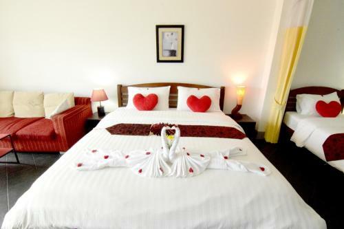 Hotel Deng's Kamala Beach Guesthouse