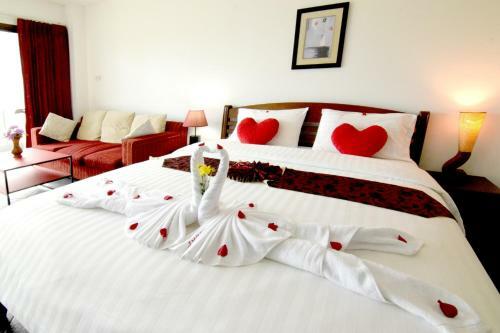 Hotel Deng's Kamala Beach Guesthouse