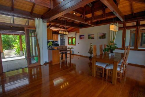 Luxury 5 Bedrooms Villa With Seaview Infinity Pool Overlooking Surin Beach