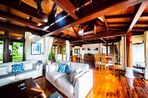 Luxury 5 Bedrooms Villa With Seaview Infinity Pool Overlooking Surin Beach