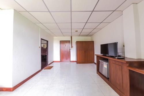 Oyo 468 Dumrong Town Hotel