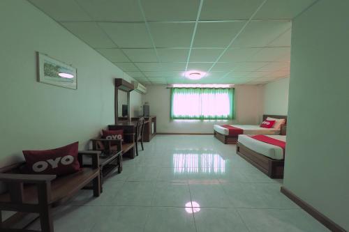 Oyo 468 Dumrong Town Hotel
