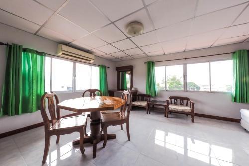 Oyo 468 Dumrong Town Hotel