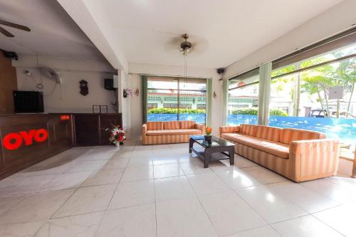 Oyo 468 Dumrong Town Hotel