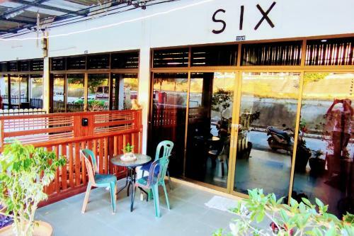 Number Six House For Up To 4 Guests