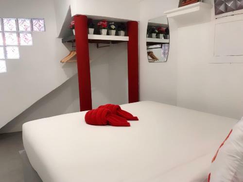 Red Samed Party House