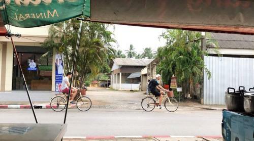 Baan Hinlad Home And Hostel