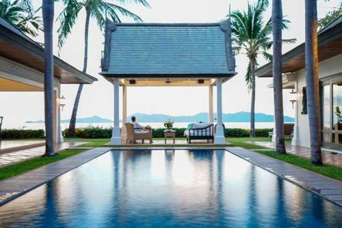 4 Bedroom Beachfront Villa Champion