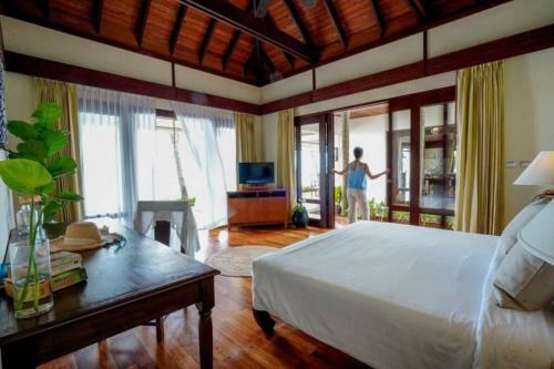 2 Bedroom Beachfront Villa Rose