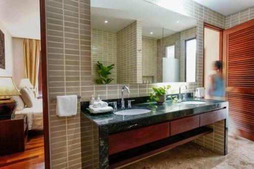 4 Bedroom Beachfront Villa Rose