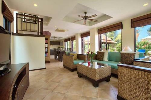 3 Bedroom Beach Pool Villa