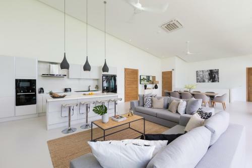 Villa Azure Waters 4bdrm Stunning View