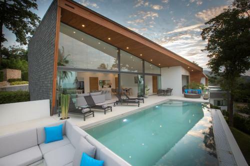 Villa Azure Waters 4bdrm Stunning View