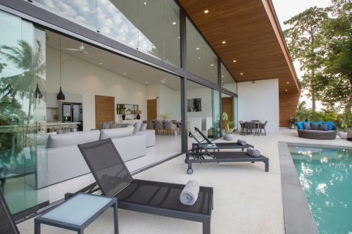 Villa Azure Waters 4bdrm Stunning View
