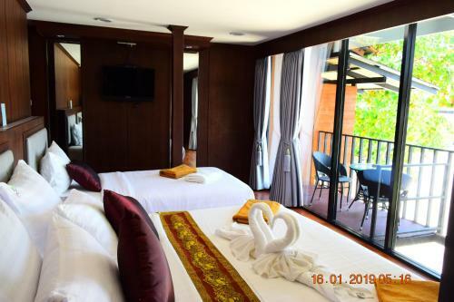 Hotel Chareena Hill Beach Resort