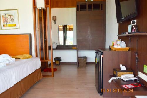 Hotel Chareena Hill Beach Resort
