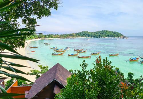 Hotel Chareena Hill Beach Resort