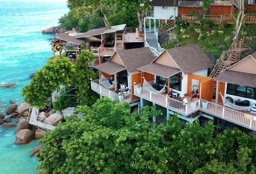 Hotel Chareena Hill Beach Resort