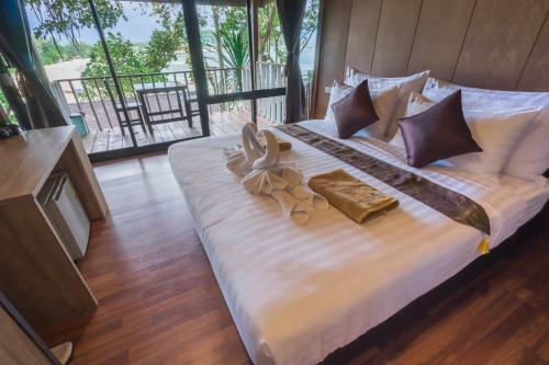 Hotel Chareena Hill Beach Resort
