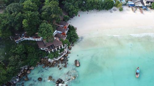 Hotel Chareena Hill Beach Resort
