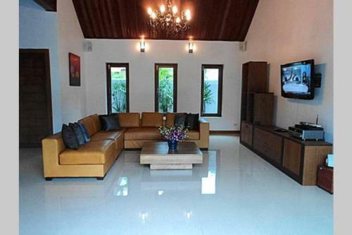 3 Bedroom Villa - Just 3 Minutes Walk To The Beach