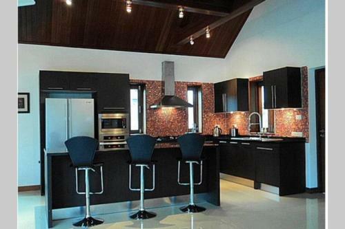 3 Bedroom Villa - Just 3 Minutes Walk To The Beach