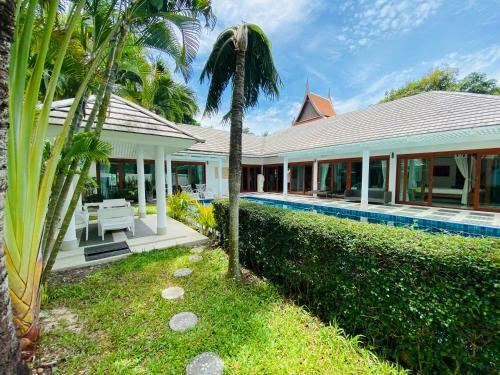 3 Bedroom Villa - Just 3 Minutes Walk To The Beach