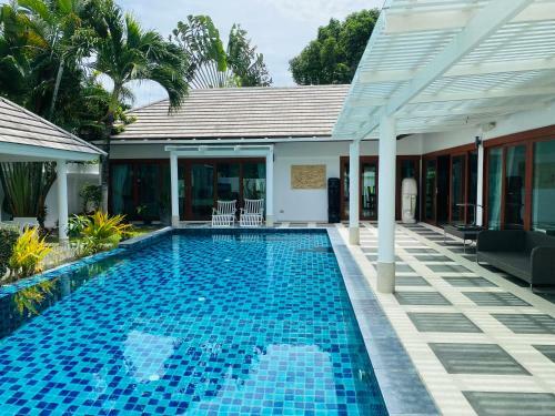 3 Bedroom Villa - Just 3 Minutes Walk To The Beach