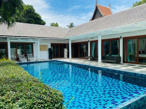 3 Bedroom Villa - Just 3 Minutes Walk To The Beach