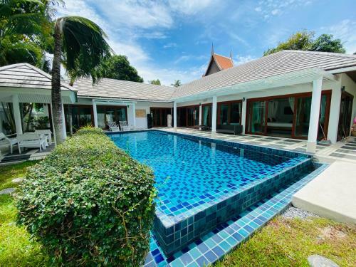 3 Bedroom Villa - Just 3 Minutes Walk To The Beach