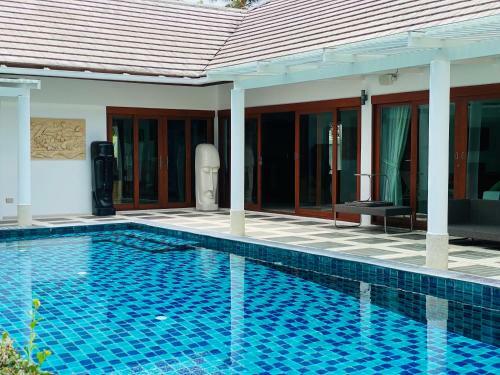 3 Bedroom Villa - Just 3 Minutes Walk To The Beach
