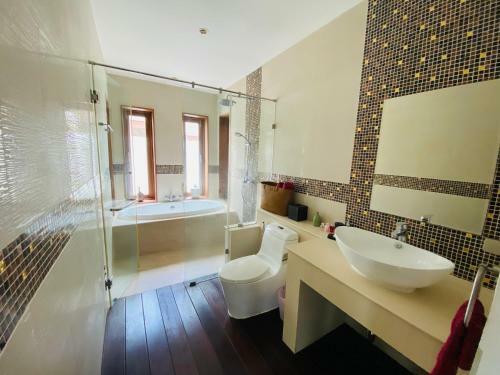 3 Bedroom Villa - Just 3 Minutes Walk To The Beach