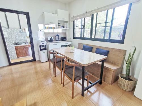 Sunrise Beach House: Private House