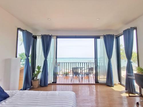 Sunrise Beach House: Private House