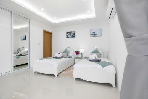 Emerald Villa 3 Br Sea Views