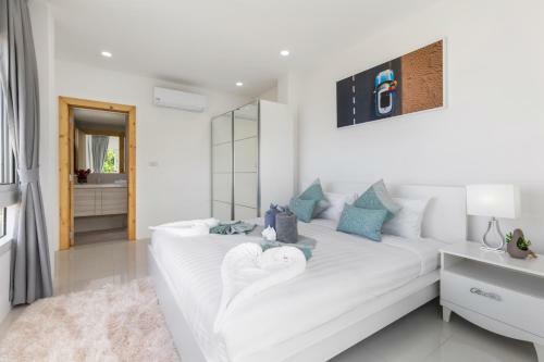 Emerald Villa 3 Br Sea Views