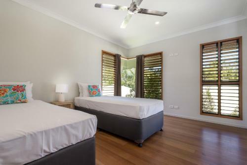 Cedar Family Getaway Villa Elegant, Modern, Sunny