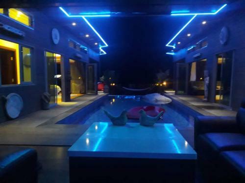 Stunning Villa With Ocean Views And Free Car
