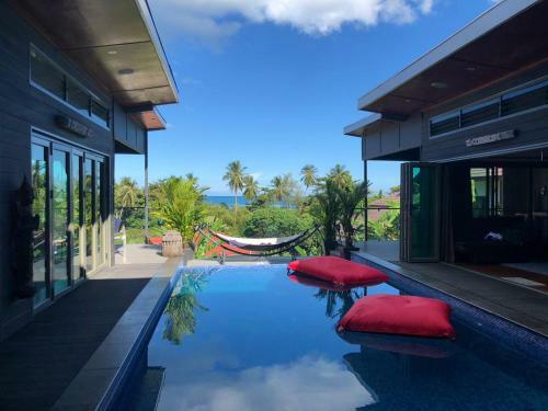 Stunning Villa With Ocean Views And Free Car