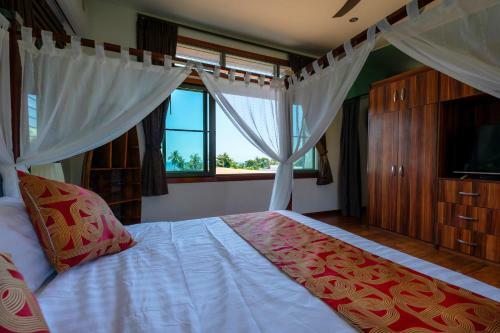 Stunning Villa With Ocean Views And Free Car