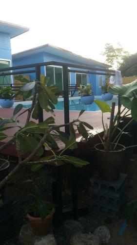 Rad Hut Pool Villa