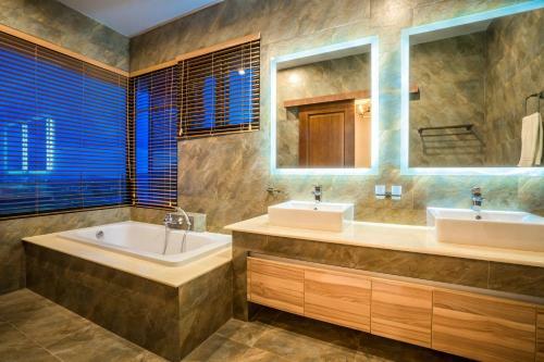 Villa Nakara Hill Phuket