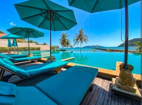 Heavenly Beachside Duplex - Infinity Pool