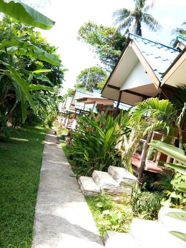 Hostal X-bar And Bungalow