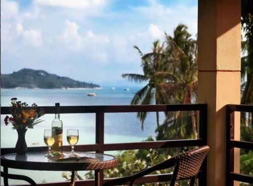 3 Bedroom Seafront Villa Island View