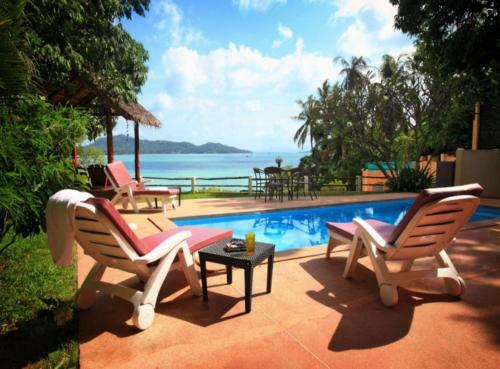 3 Bedroom Seafront Villa Island View
