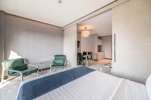 Manhattan Pattaya Hotel - Sha Extra Plus