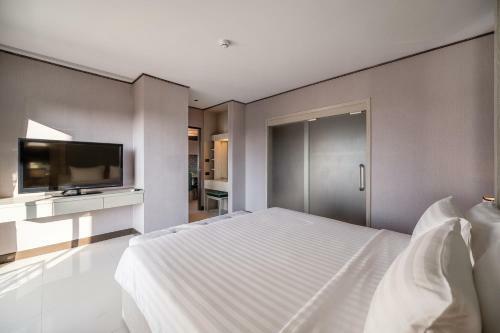 Manhattan Pattaya Hotel - Sha Extra Plus