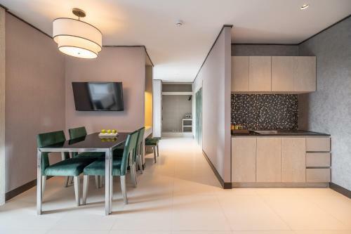Manhattan Pattaya Hotel - Sha Extra Plus